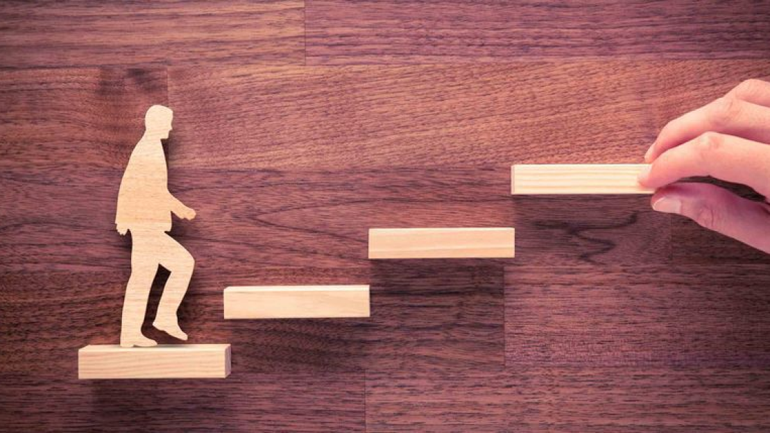 Mondd, te kit választanál