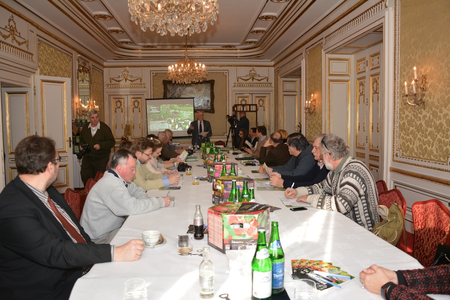 sajtótájékoztató